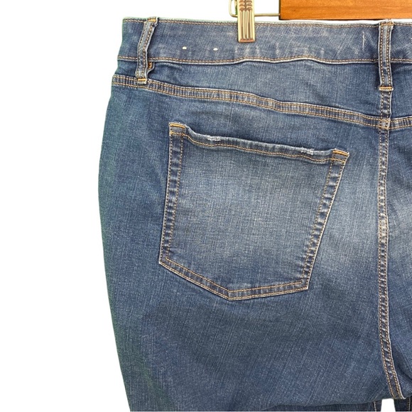 Lane Bryant Short Inseam Signature Fit Mid-Rise Straight Leg Jeans - Picture 11 of 15